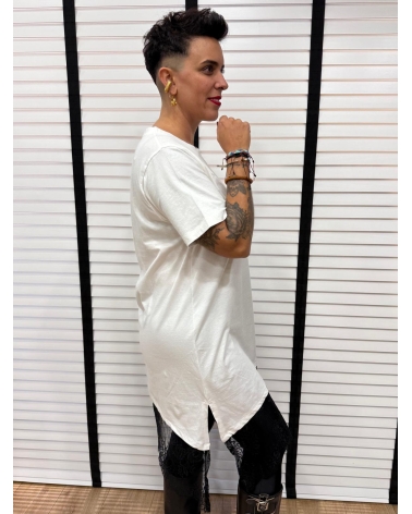 Camiseta Asimétrica Logo