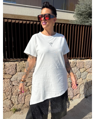 Camiseta Asimétrica Logo